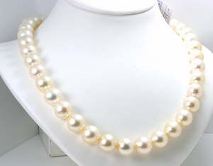 White Fresh Water Pearl Necklace