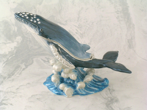 Humpback Enamel Box